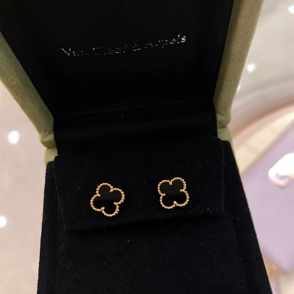 🎉✨Van Cleef & Arpels🎉✨ 18K Gold Black Earrings🎉✨